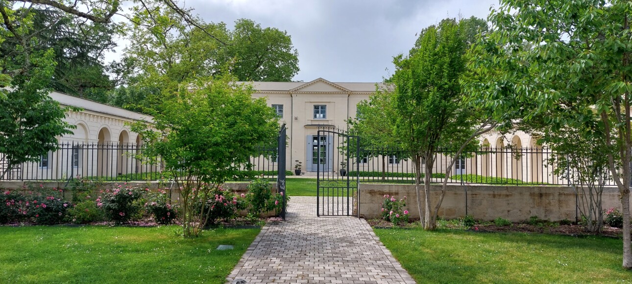 Château de l'Hospital — vaulted reception hall